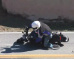 Lowside motocyklisty na Mulholland 
